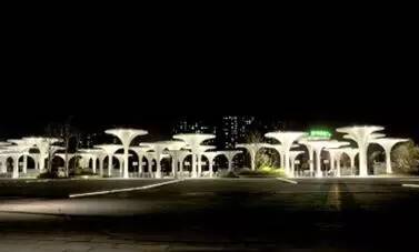 30平方米灯具店如何发展成营收过亿的上市公司？