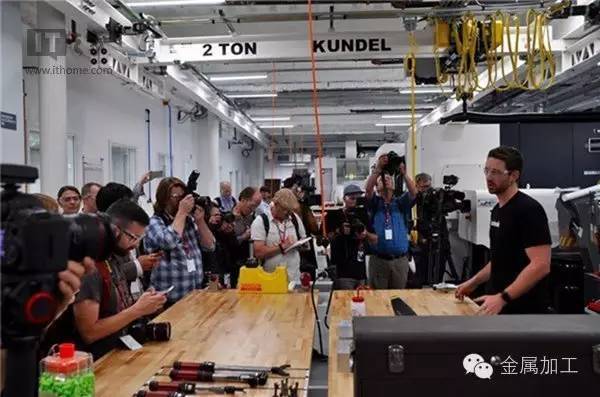 Facebook一个玩社交工具的都进军制造业了LED屏企你有什么理由说难？要懈怠？