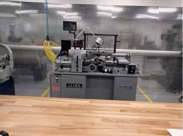 Facebook一个玩社交工具的都进军制造业了LED屏企你有什么理由说难？要懈怠？