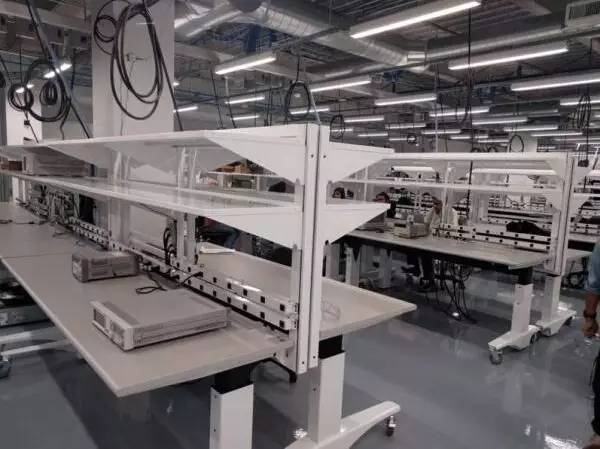 Facebook一个玩社交工具的都进军制造业了LED屏企你有什么理由说难？要懈怠？