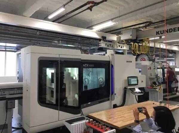 Facebook一个玩社交工具的都进军制造业了LED屏企你有什么理由说难？要懈怠？