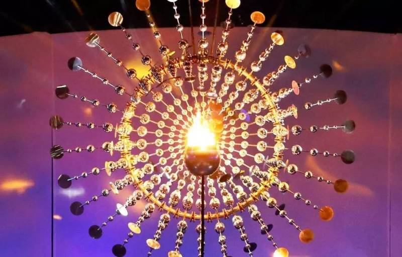 里约的奥运开幕式，在一片惊艳璀璨的灯光下宣布“扳回一城”