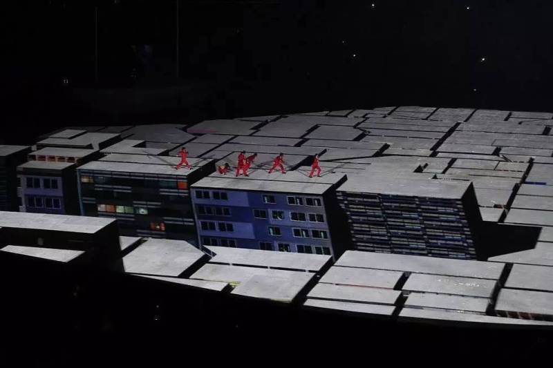 里约的奥运开幕式，在一片惊艳璀璨的灯光下宣布“扳回一城”