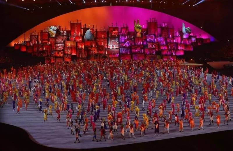里约的奥运开幕式，在一片惊艳璀璨的灯光下宣布“扳回一城”