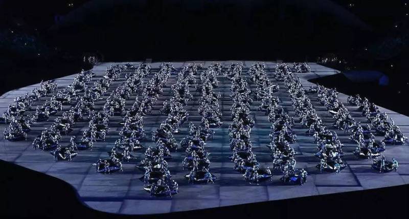 里约的奥运开幕式，在一片惊艳璀璨的灯光下宣布“扳回一城”