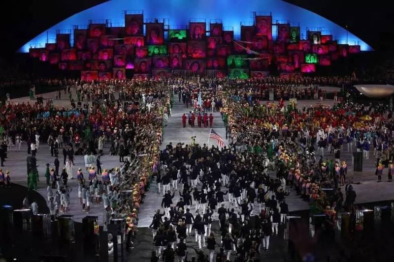 里约的奥运开幕式，在一片惊艳璀璨的灯光下宣布“扳回一城”