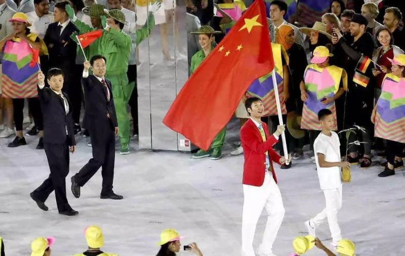 里约的奥运开幕式，在一片惊艳璀璨的灯光下宣布“扳回一城”