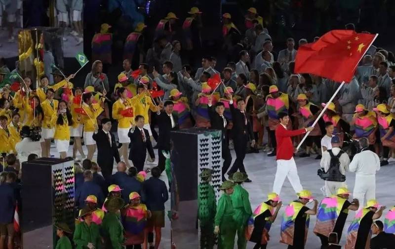 里约的奥运开幕式，在一片惊艳璀璨的灯光下宣布“扳回一城”