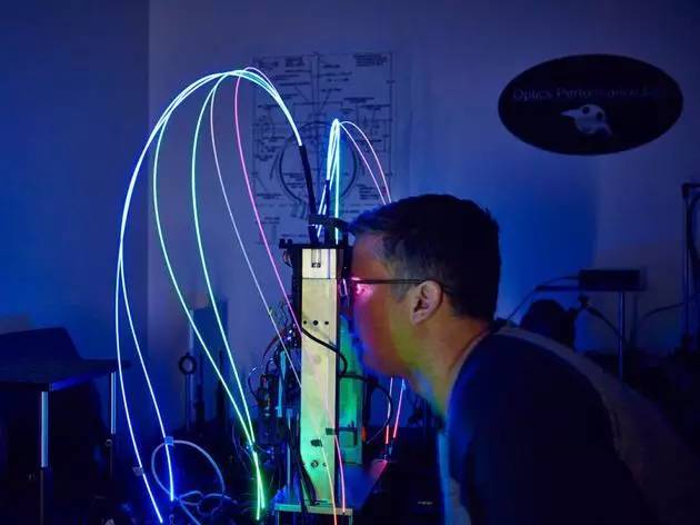 Magic Leap的黑科技真能让一条鲸鱼“活跃”在你跟前？