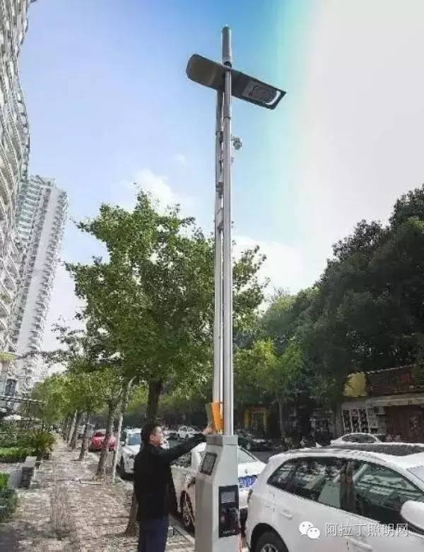 这样玩路灯靠谱吗？