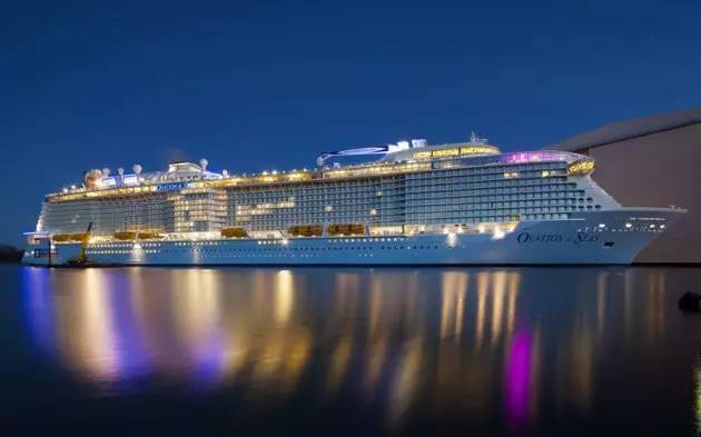 太美了！皇家加勒比海洋量子号被LED照明扮靓