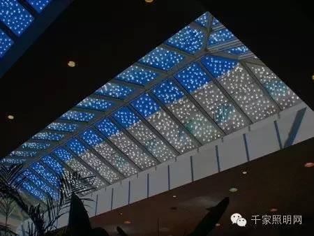 产品 | 绚丽多彩的LED发光玻璃