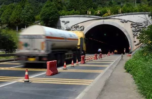 这段事故频发的“死亡隧道”，灯光到底在其中扮演了什么角色？