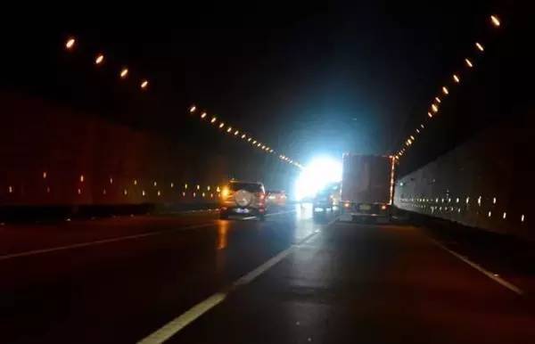 这段事故频发的“死亡隧道”，灯光到底在其中扮演了什么角色？