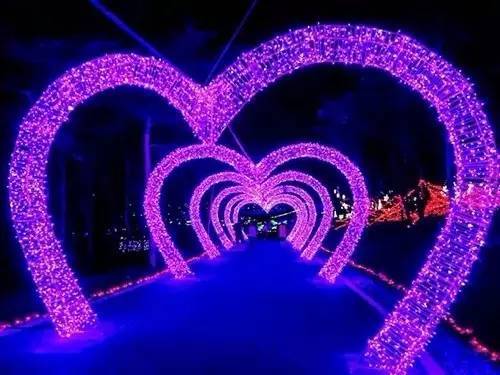 花了智库君“洪荒之力”搜罗而来的各地七夕灯光秀（多图）