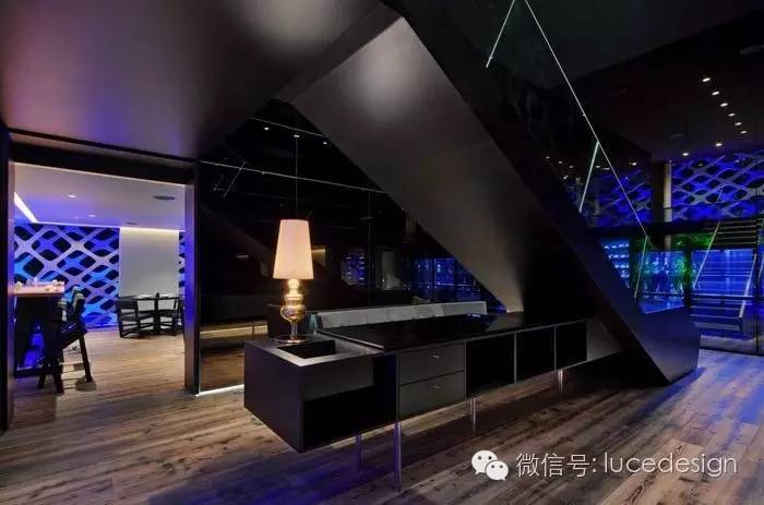 这儿是餐厅，是冲破天际的常春藤！