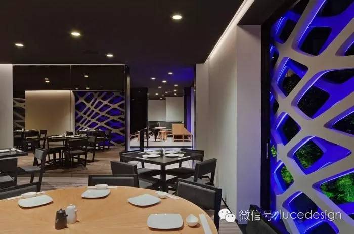 这儿是餐厅，是冲破天际的常春藤！