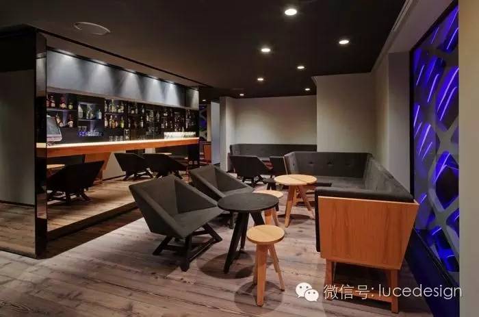 这儿是餐厅，是冲破天际的常春藤！