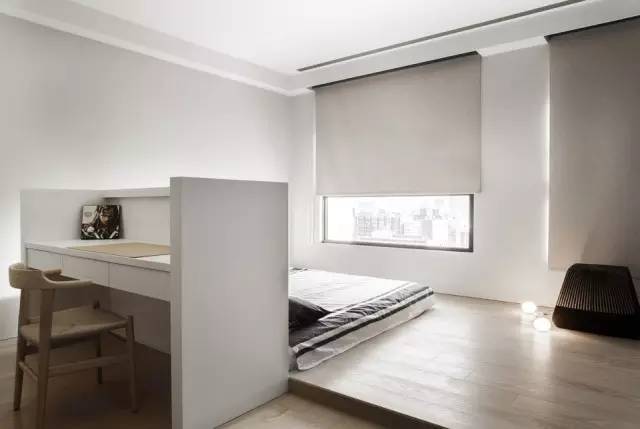 色调冷、材质酷，这个住宅有一种静谧之美！