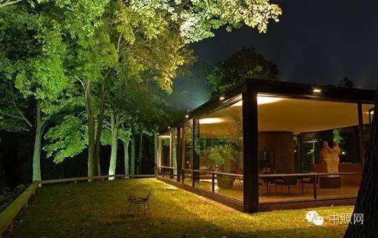 人类建好一堵墙，上帝说要有光