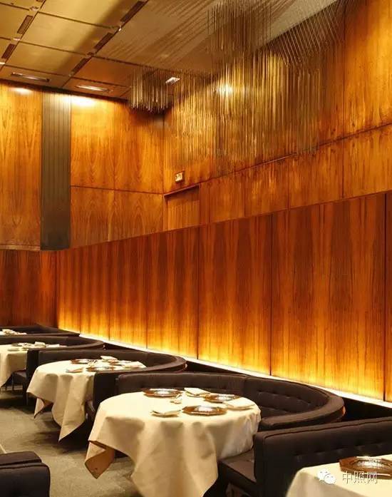 人类建好一堵墙，上帝说要有光