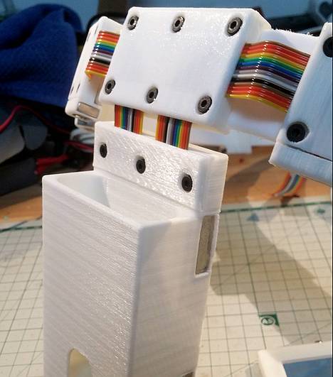 你走光了，深圳美女用3D打印制作LED“光之裙”