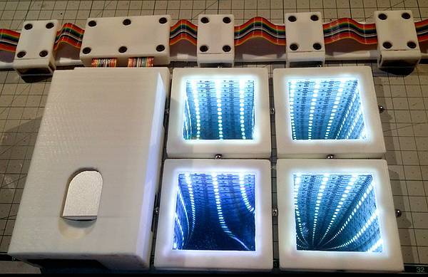 你走光了，深圳美女用3D打印制作LED“光之裙”