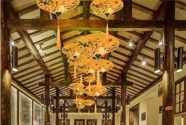 【走马观灯】等待雨，是伞一生的宿命