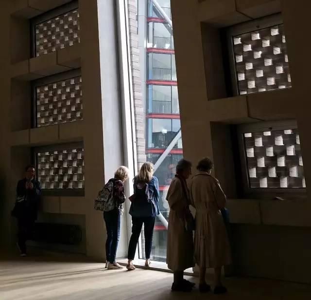 2016年泰晤士河畔最受瞩目的一场撕逼大战