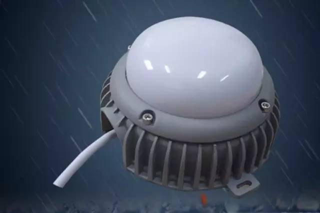 两个灯饰老板闹翻了分家我们就自己做，就有了现在的极光