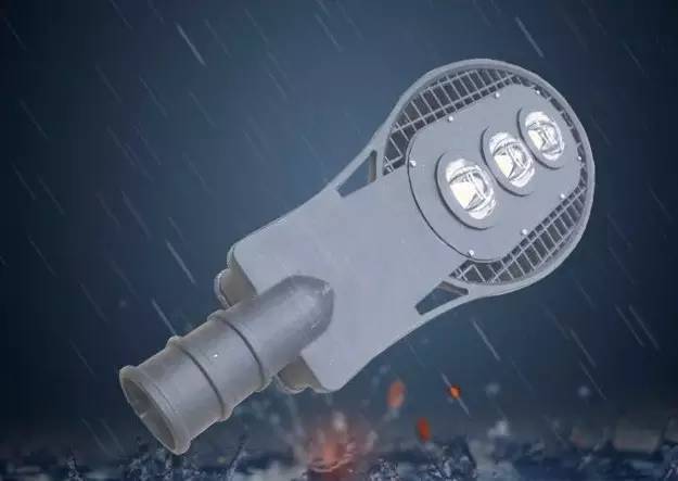 两个灯饰老板闹翻了分家我们就自己做，就有了现在的极光