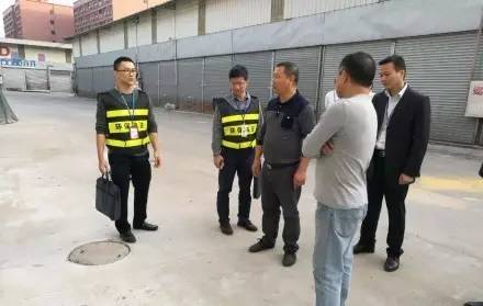 灯都古镇满城尽是环保员，涨价潮是暴风雨断货潮是灭顶之灾，提早下单买灯具是最明智的选择！