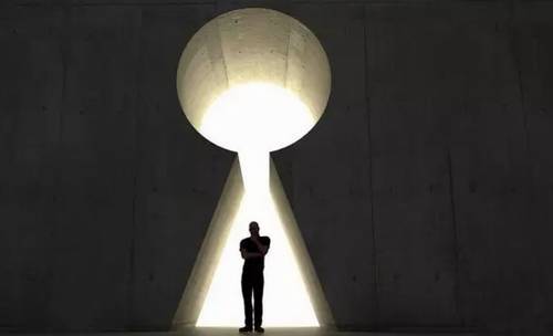 不惧危险深入一线卧底暗访，逐一揭开低价灯饰加盟骗局的真相