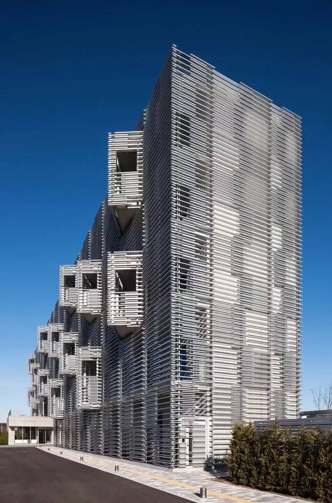 向外突出的共享空间，这个宿舍让国际生“宾至如归”