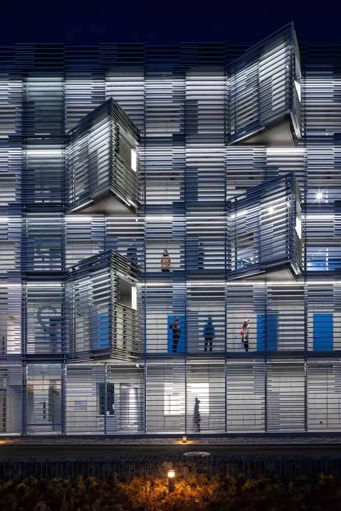 向外突出的共享空间，这个宿舍让国际生“宾至如归”