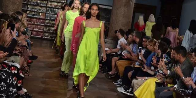 PANTONE 2017流行色对照明的影响