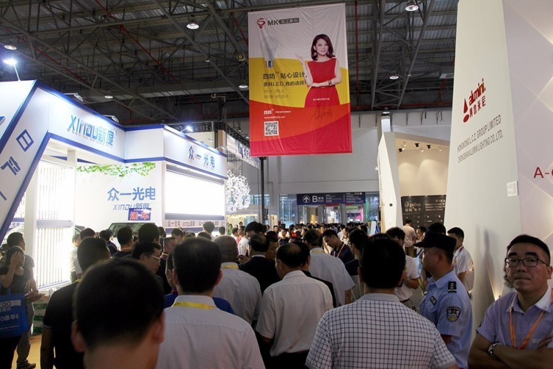 【逛展必看】灯博会首日，人气旺到爆，最全攻略拿去吧!