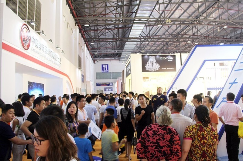 【逛展必看】灯博会首日，人气旺到爆，最全攻略拿去吧!