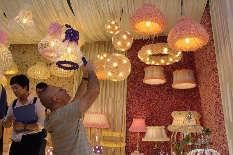 【逛展必看】灯博会首日，人气旺到爆，最全攻略拿去吧!