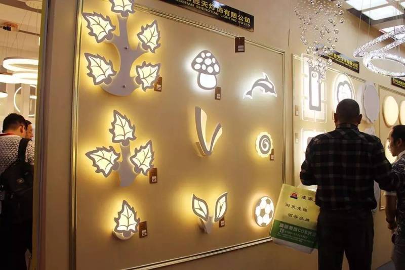 【逛展必看】灯博会首日，人气旺到爆，最全攻略拿去吧!