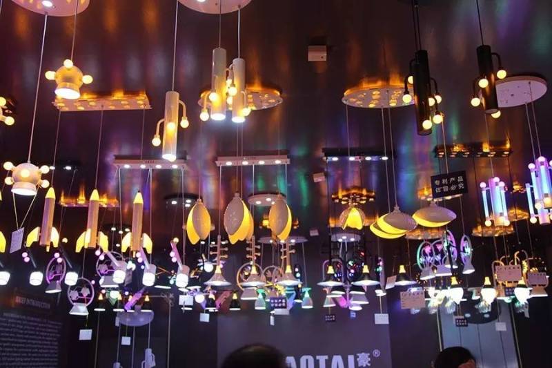 【逛展必看】灯博会首日，人气旺到爆，最全攻略拿去吧!