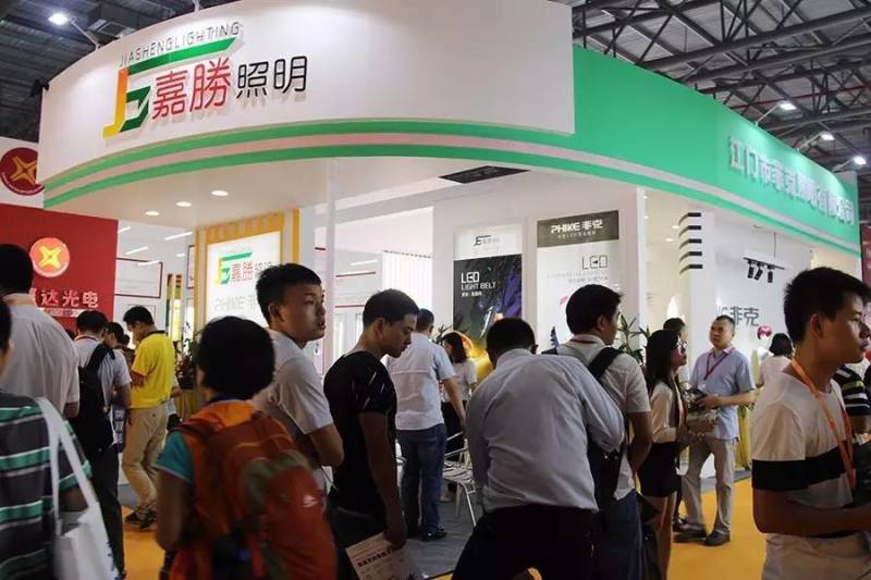 【逛展必看】灯博会首日，人气旺到爆，最全攻略拿去吧!