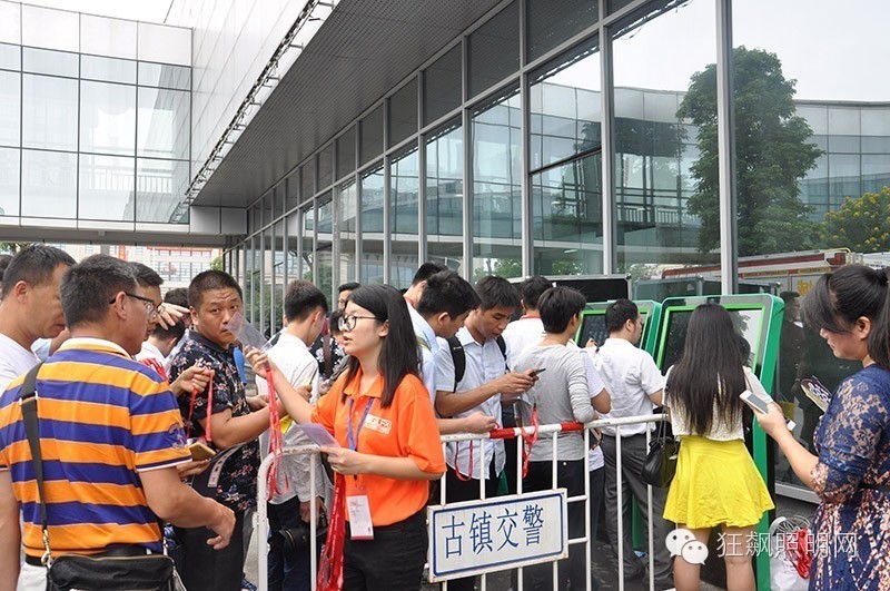 小编带你走古镇灯博会秋季展