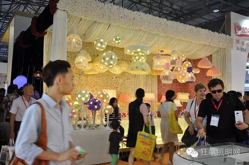 小编带你走古镇灯博会秋季展