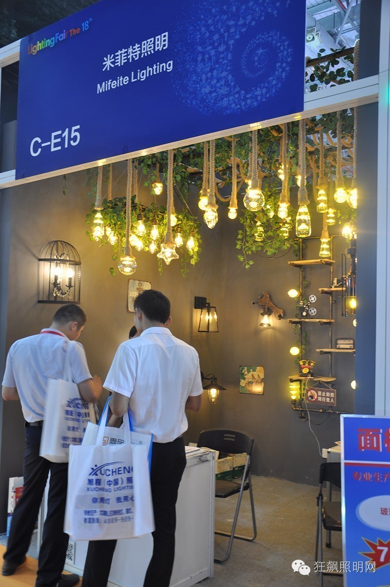 小编带你走古镇灯博会秋季展