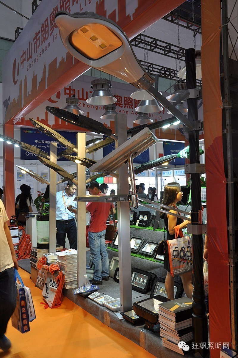 小编带你走古镇灯博会秋季展