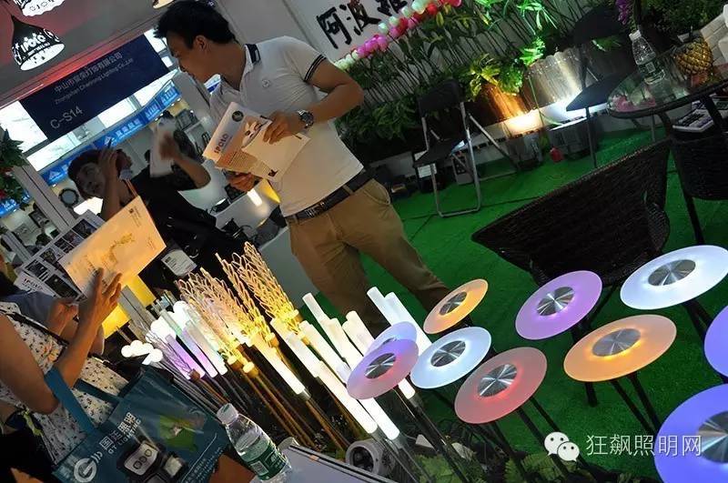 小编带你走古镇灯博会秋季展