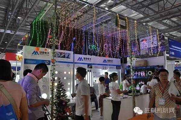 小编带你走古镇灯博会秋季展