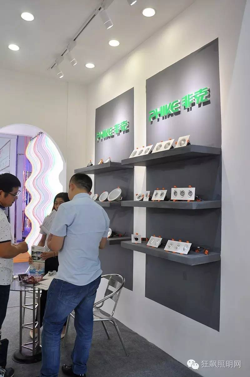 小编带你走古镇灯博会秋季展