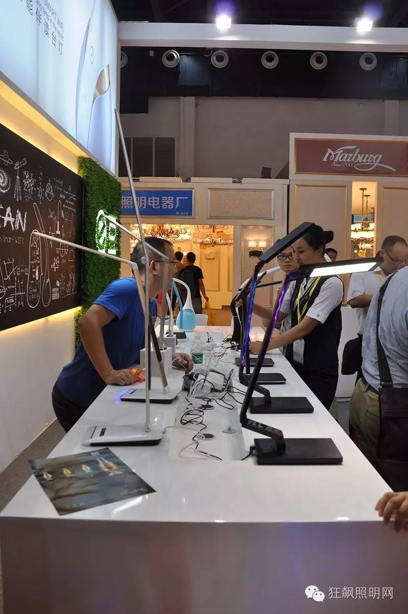 小编带你走古镇灯博会秋季展